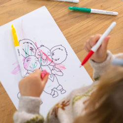 kid-drawing-with-many-erasable-markers