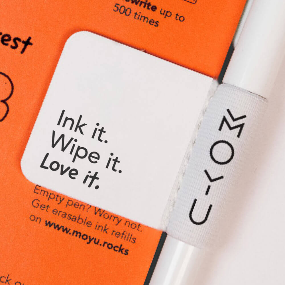 moyu-pen-holder-on-notebook