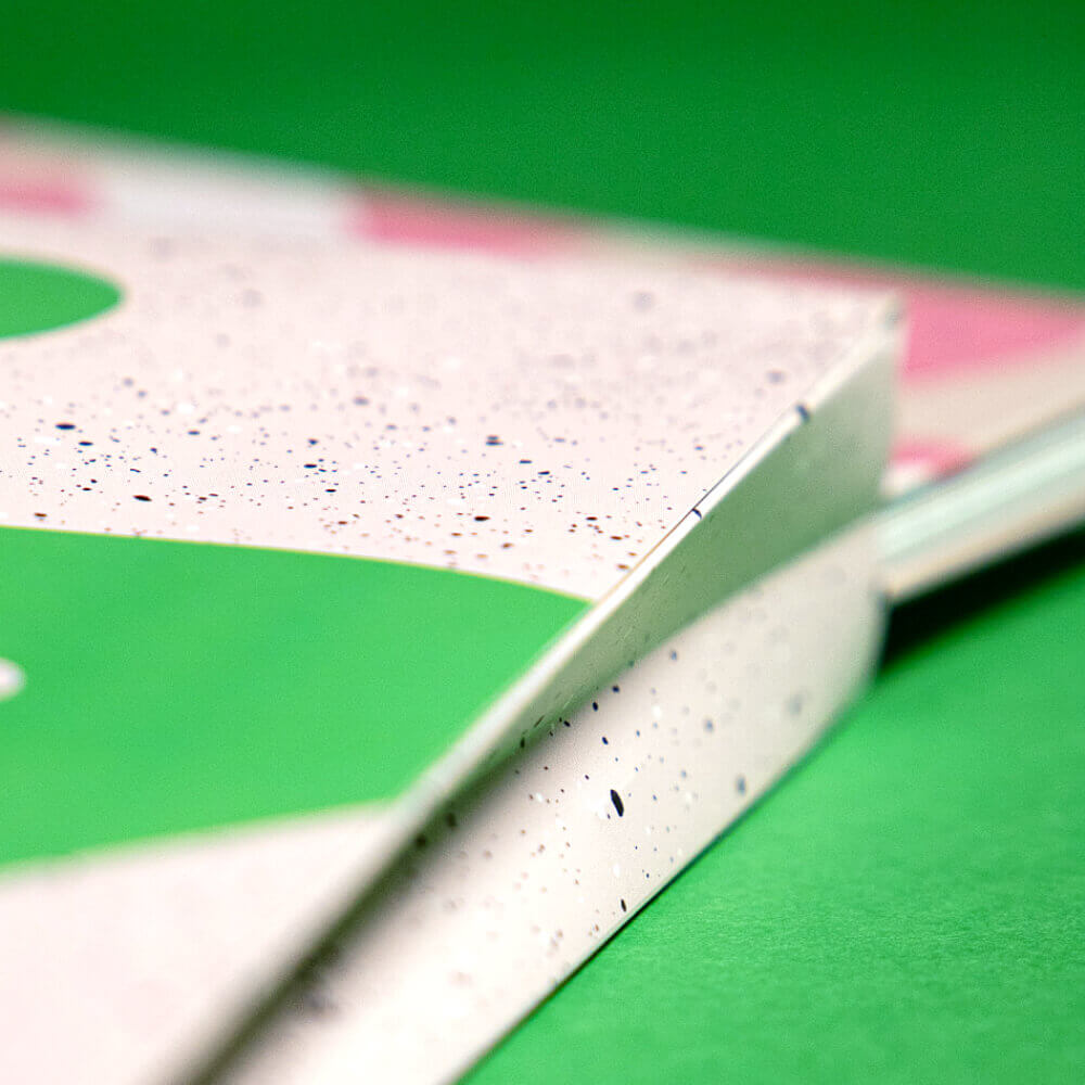 zoom-in-to-stone-paper-envelope-edges